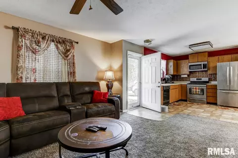 1616 Maureen Ct, Springfield, IL 62702 photo 2