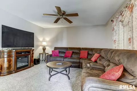 1616 Maureen Ct, Springfield, IL 62702 photo 3
