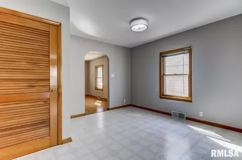 2149 E Reservoir St, Springfield, IL 62702 photo 5