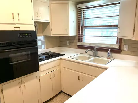 1900 Lee St, Springfield, IL 62703 photo 11