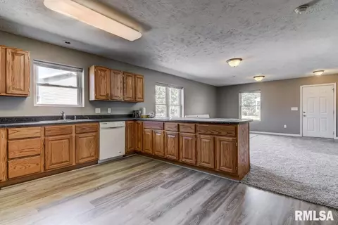 2210 Enterprise St, Springfield, IL 62702 photo 5