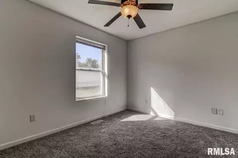 2210 Enterprise St, Springfield, IL 62702 photo 15