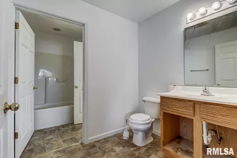 2210 Enterprise St, Springfield, IL 62702 photo 17