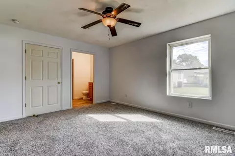 2210 Enterprise St, Springfield, IL 62702 photo 9