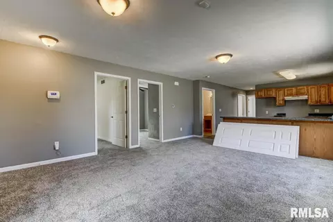 2210 Enterprise St, Springfield, IL 62702 photo 2
