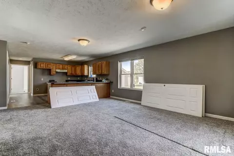 2210 Enterprise St, Springfield, IL 62702 photo 4