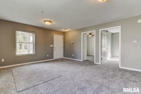 2210 Enterprise St, Springfield, IL 62702 photo 3