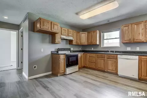 2210 Enterprise St, Springfield, IL 62702 photo 6