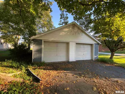 310 E Wood St, Avon, IL 61415 photo 3