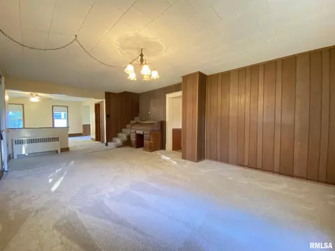 310 E Wood St, Avon, IL 61415 photo 10