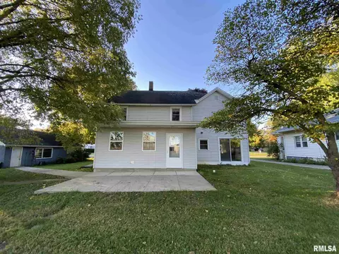 310 E Wood St, Avon, IL 61415 photo 6