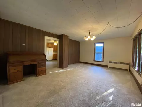 310 E Wood St, Avon, IL 61415 photo 9