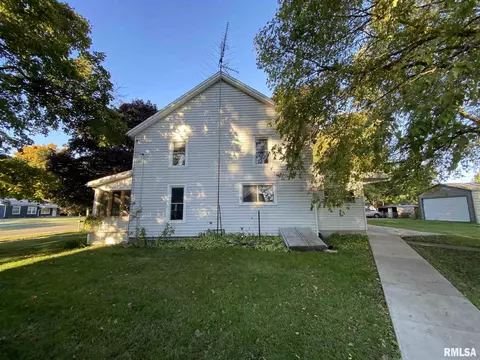 310 E Wood St, Avon, IL 61415 photo 4