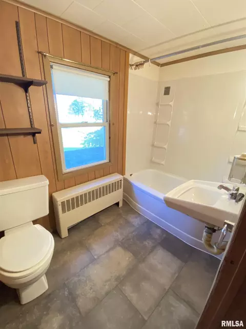 310 E Wood St, Avon, IL 61415 photo 26