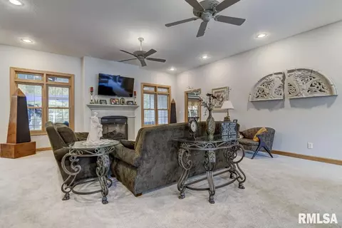 203 Walnut Glen Dr, Springfield, IL 62707 photo 9