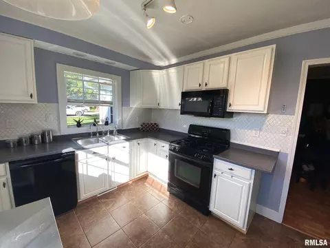 1546 Reed Ave, Springfield, IL 62704 photo 2