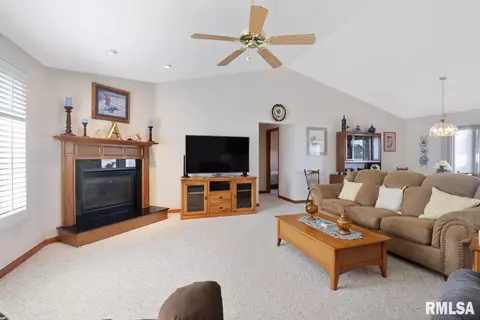 5405 Manhattan Dr, Springfield, IL 62711 photo 4