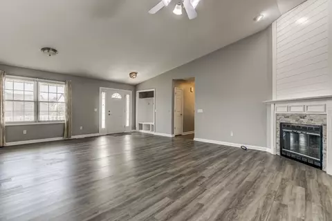 7100 Preston Dr, Springfield, IL 62711 photo 5