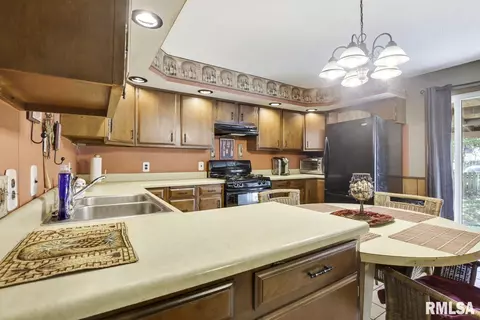 2537 S 6th St, Springfield, IL 62703 photo 9
