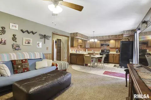 2537 S 6th St, Springfield, IL 62703 photo 6