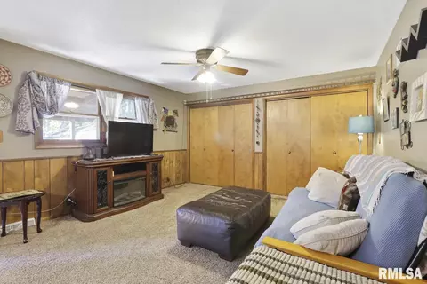 2537 S 6th St, Springfield, IL 62703 photo 4