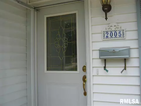 2005 Carol Ln, Springfield, IL 62702 photo 2