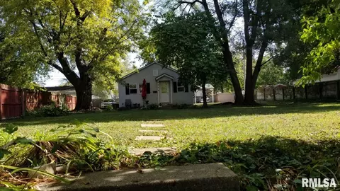 2304 S 8th St, Springfield, IL 62703 photo 2