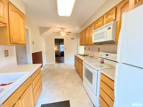2552 S 7th St, Springfield, IL 62703 photo 8