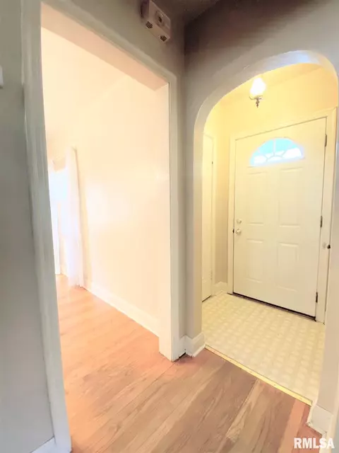 2552 S 7th St, Springfield, IL 62703 photo 2