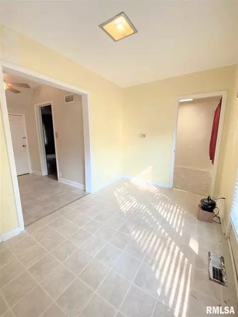 2552 S 7th St, Springfield, IL 62703 photo 15