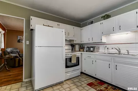 2243 S College St, Springfield, IL 62704 photo 7
