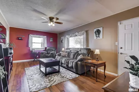 2243 S College St, Springfield, IL 62704 photo 2
