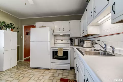 2243 S College St, Springfield, IL 62704 photo 8