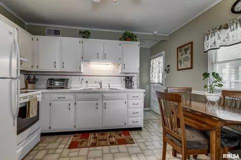 2243 S College St, Springfield, IL 62704 photo 9