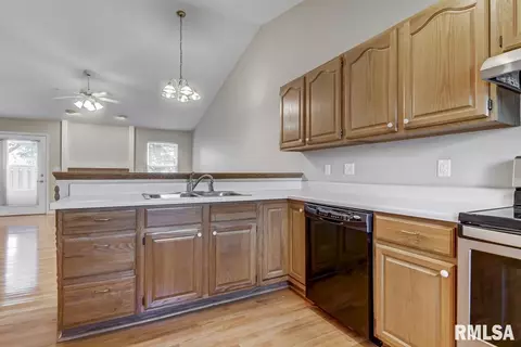 1619 Thornhill Dr, Springfield, IL 62711 photo 8