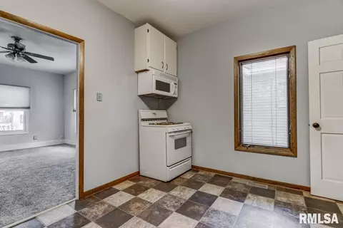 2521 Holmes Ave, Springfield, IL 62704 photo 9
