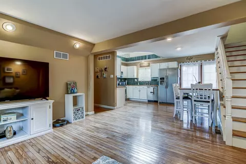 416 Kern St, Springfield, IL 62703 photo 4