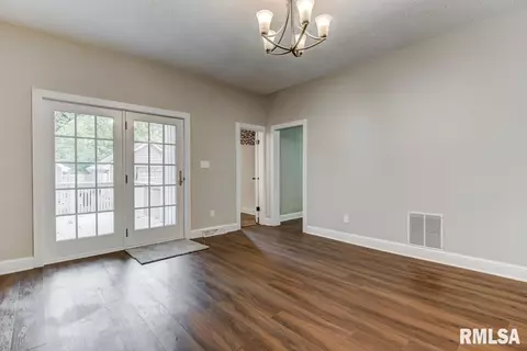 1401 Holmes Ave, Springfield, IL 62704 photo 4