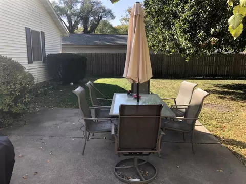 305 E Locust St, Chatham, IL 62629 photo 37