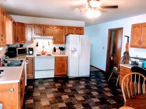 305 E Locust St, Chatham, IL 62629 photo 10
