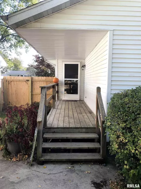 305 E Locust St, Chatham, IL 62629 photo 35
