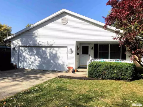 305 E Locust St, Chatham, IL 62629 photo 1