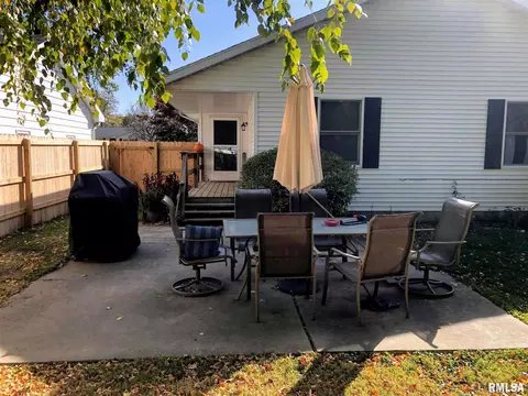305 E Locust St, Chatham, IL 62629 photo 38