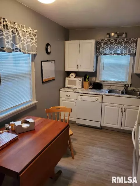 3040 S 2nd St, Springfield, IL 62703 photo 5