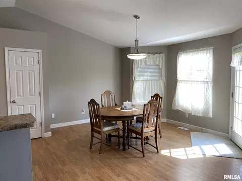 2812 Walter Rd, Springfield, IL 62703 photo 10