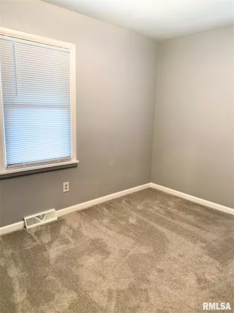 1745 Griffiths Ave, Springfield, IL 62702 photo 13