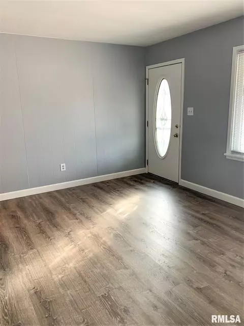 1745 Griffiths Ave, Springfield, IL 62702 photo 3