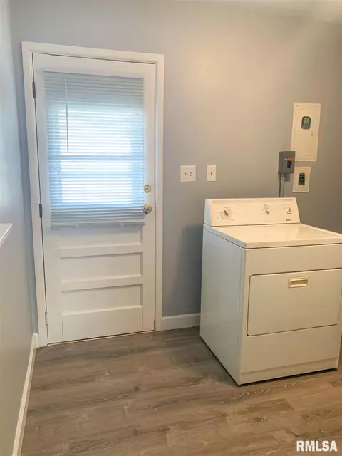 1745 Griffiths Ave, Springfield, IL 62702 photo 8