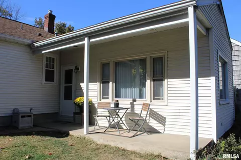 2024 S Walnut St, Springfield, IL 62704 photo 2