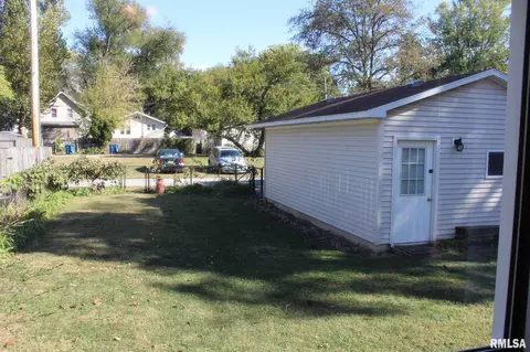 2024 S Walnut St, Springfield, IL 62704 photo 5